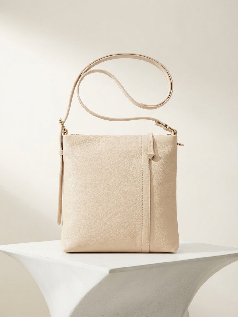 NWOT HOBO Classic Cream Crossbody Shoulder Bag